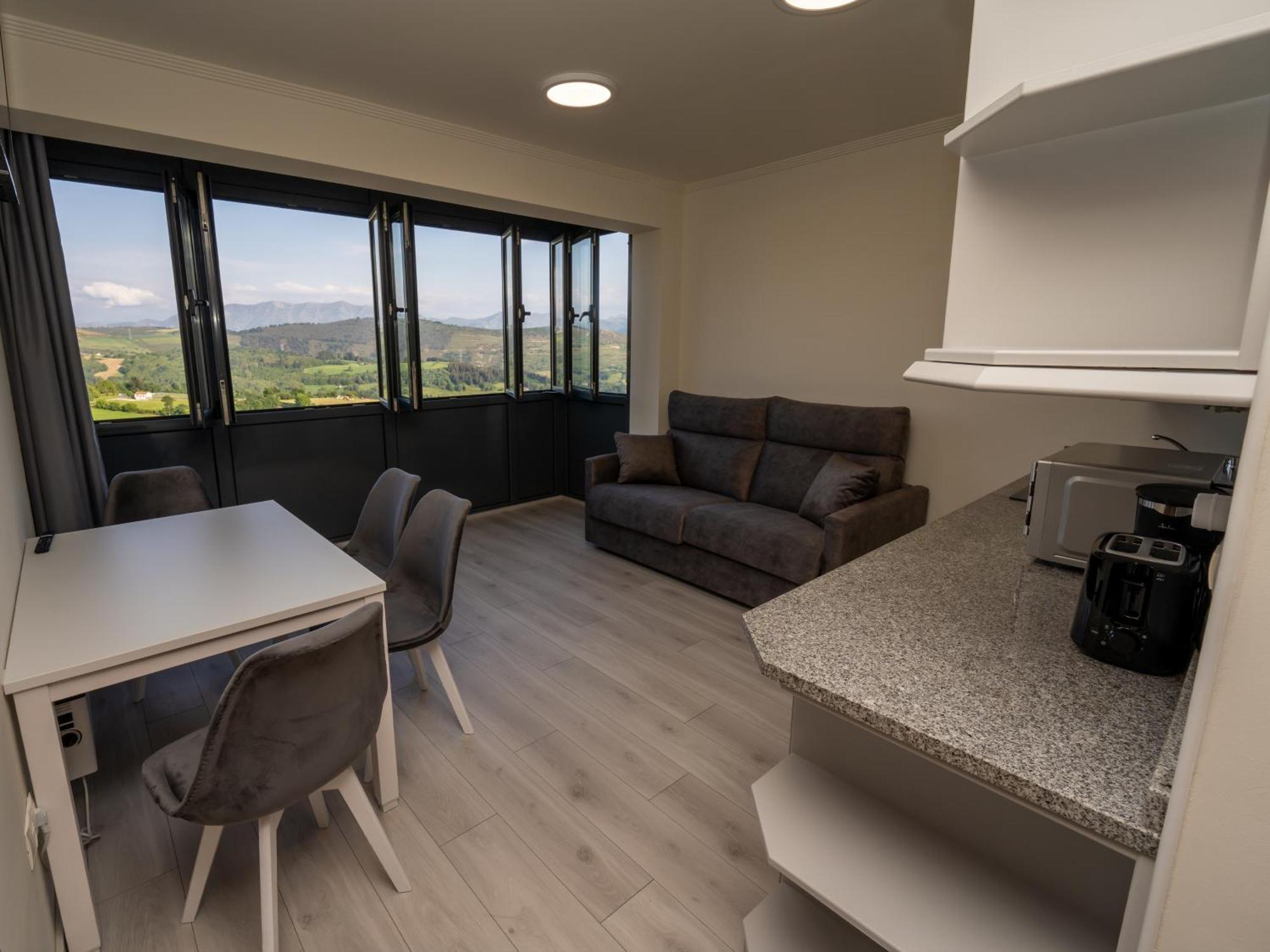 Apartamentos Turisticos Palacio De Meras Tineo Ngoại thất bức ảnh